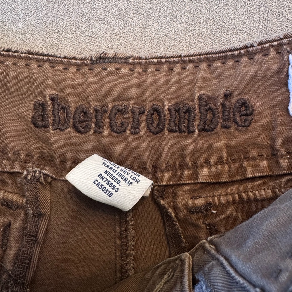 Vintage Abercrombie & Fitch Brown Cargo Shorts - Picture 4 of 7